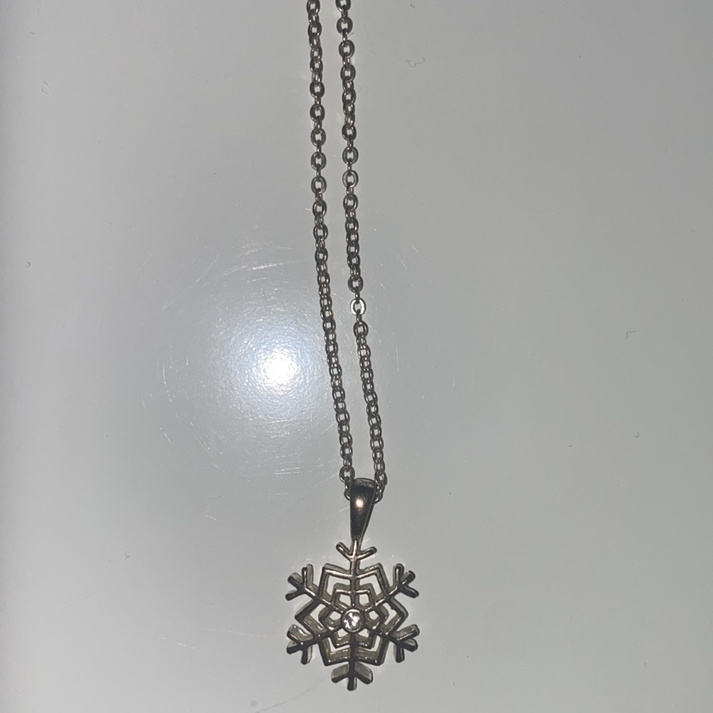 Snowflake necklace - Picture 2 of 6